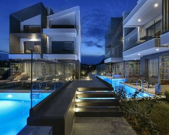 Serenity Suites - ניקיטי - בריכה