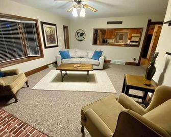 Serenity Cottage at Mineral Point - Mineral Point - Sala de estar