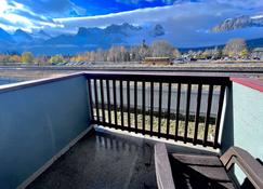 Canadian Rockies Chalets - Canmore - Balkon
