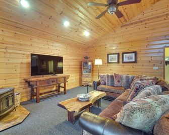 Boat Dock & Deck: Waterfront Cabin on Grand Lake - Afton - Living room
