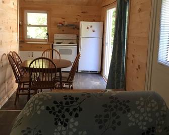 Snuggle Inn - Rustic Waterfront 3 Bedroom Cabin - Milford - Dining room