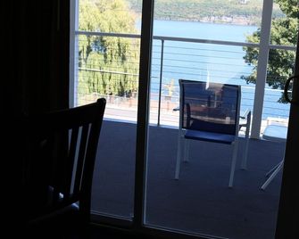 The Anchor Inn - Watkins Glen - Balcony