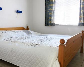 Bungalow behind dune / beach, you only hear the sound of the sea! - Westkapelle - Bedroom