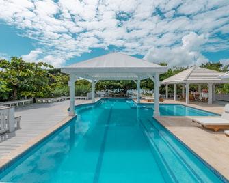 Barefoot Cay Resort - Coxen Hole - Bể bơi