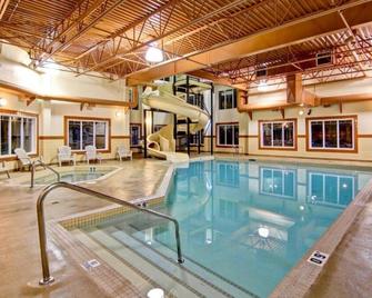 Rimbey Ridge Hotel & Suites - Rimbey - Pool