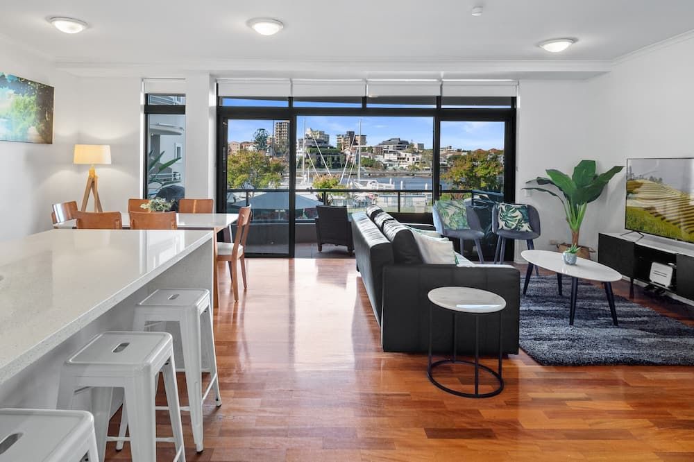 Waterfront, near Story Bridge, close to CBD, Southbank & amenities, parking incl - Brisbane - Sala de estar