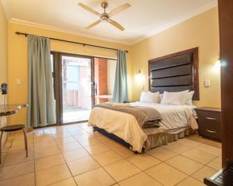 Palm Valley Inn - Hartbeespoort - Slaapkamer