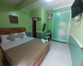 Maritonies Place - Coron - Bedroom
