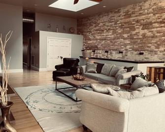 Downtown Loft Style Lux close to Lambeau - Green Bay - Living room