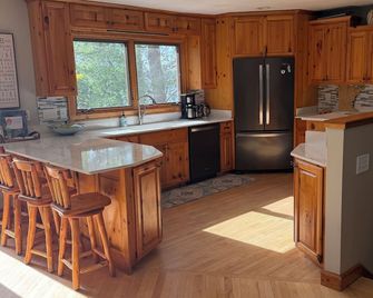 Superb White Sand Lake home in charming Baxter with beautiful white sand beach. - Baxter - Kuchyň