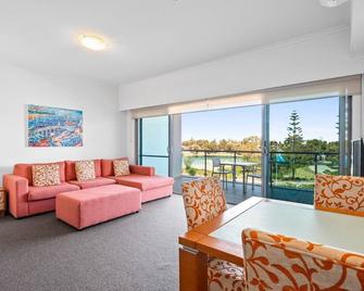 Sea Side 104 - Mandurah - Living room