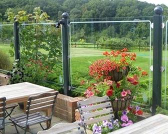 London Beach Country Hotel & Golf Club - Tenterden - Innenhof