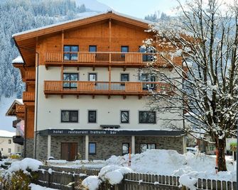Herz3 Hotel Bar Restaurant Trattoria - Hollersbach im Pinzgau - Building