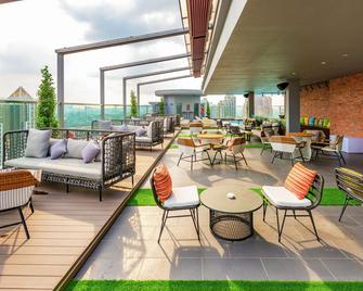 هيلتون جاردن إن كوالا لمبور جالان توانكو عبد الرحمن ساوث - كوالا لمبور - شرفة مرصوفة