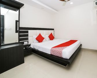 OYO 44314 Hotel Veer Bhumi Palace - Jhānsi - Bedroom