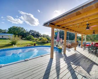 Moore Haven Getaway w/ Deck & Private Pool - Moore Haven - Pool