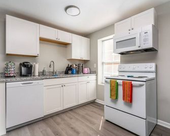 Cozy 1 bed APT near Five Points! Bring your pets! - Columbia - Kitchen