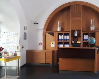 Seven Hostel & Rooms - Sant'Agnello - Front desk