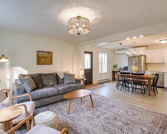 Ellsworth Vacation Rental w/ Fire Pit & Gas Grill! - Ellsworth - Stue