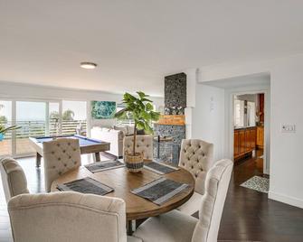 Bright Whittier Home w/ Pool Table + Spacious Deck - Whittier - Dining room
