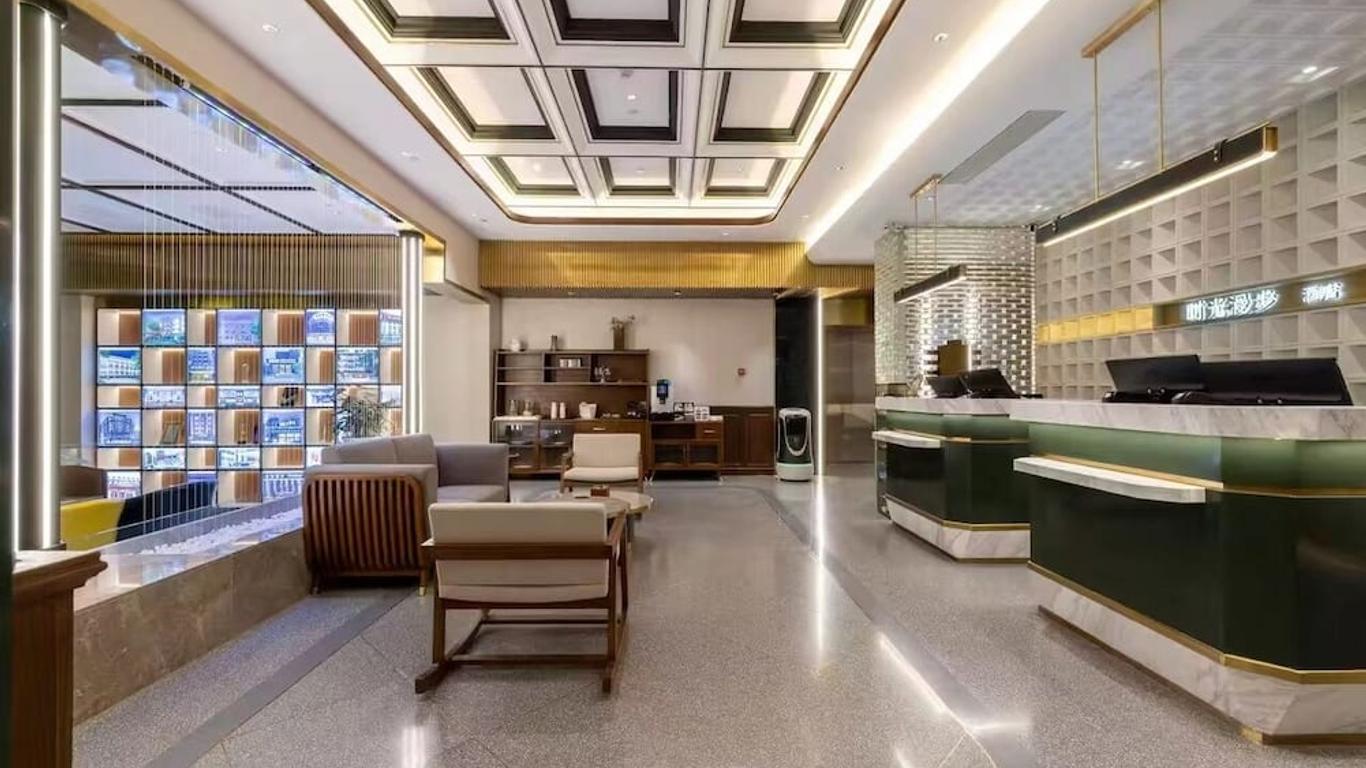 Time Traveller Hotel - Near Beijing Panjiayuan Antique Market, Beijing Happy Valley, CBD, China Zun and Sanlitun, Tian'anmen Square, Free ice cream, mineral water, coffee, snacks and laundry service, Free gymnastic, English communication well