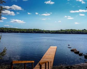 Le Lièvre Luxury Yurt - Gracefield - Outdoors view