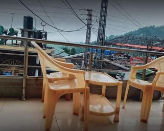 Ali's Hotel - Nathia Gali - Balcony