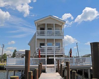 Unique & spacious house with boat docks in Tuckerton beach, NJ - Tuckerton - Edificio