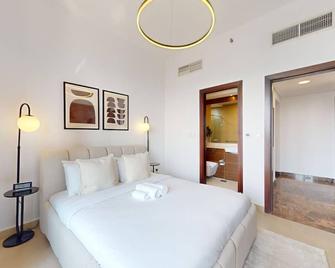 Sparkle Tower - Chic Three Bed with Marina View - Garhoud - Chambre