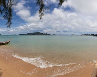 Aochalong Villa Resort & Spa - Chalong - Strand