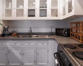 Downtown 2 bedroom 2 bath cottage - West Palm Beach - Køkken