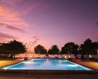 Sylvia Hotel & Resort Komodo - Labuan Bajo - Pool