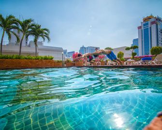 رويال بينجا هوتل - بانكوك - حوض السباحة