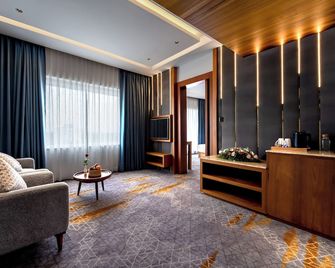 Tiara By Mps - Kozhikode - Wohnzimmer
