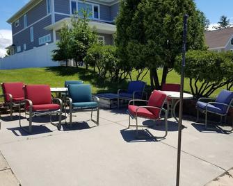 Crystal Lake Resort - Beulah - Patio