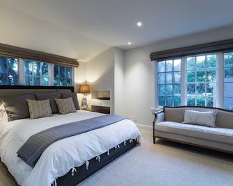 Exquisite Palo Alto Home with Lovely English Gardens - Palo Alto - Schlafzimmer
