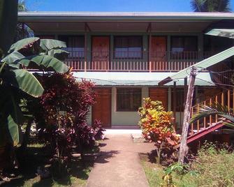 Hotel Cabinas y Tour Aaron Tortuguero - Tortuguero - Bâtiment