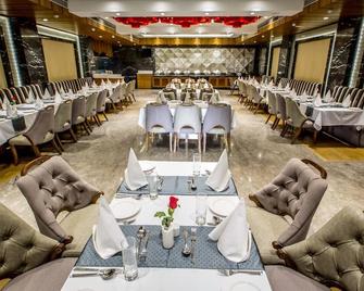 Clarks Inn Suite Gwalior - Gwalior - Restaurante