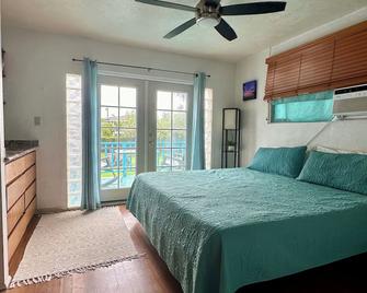 Surfers Dream Studio - Waianae - Bedroom