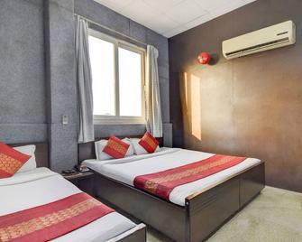 Hotel Raya Inn - Jaipur - Bedroom