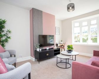 Lydia Terrace Parking Wi-fi - Alnwick - Living room