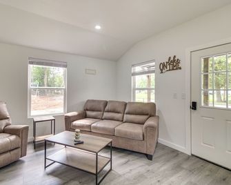 Grove Cabin - Walk to Grand Lake o' the Cherokees! - Grove - Sala de estar