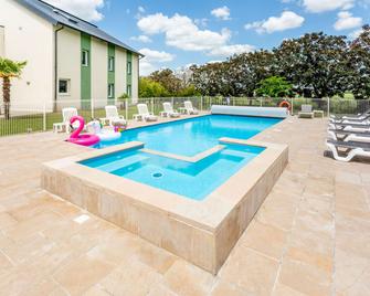 Ibis Styles Bourges - Bourges - Piscina