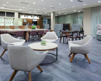 Courtyard by Marriott St. Louis West County - Town and Country - Lounge