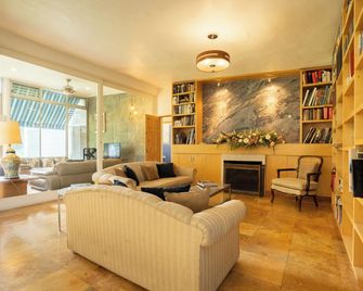 Family-Friendly Oasis with Pool in Cuernavaca - Cuernavaca - Sala de estar
