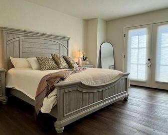 Homestead Village - Two Bedroom Condo Ground Floor - Sandpoint - Bedroom