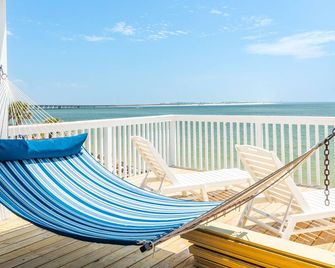 Beachfront Luxury Retreat – Oceanfront, Family & Pet-Friendly Paradise - Freeport - Balcón