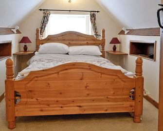 2 bedroom accommodation in Fairford - Fairford - Bedroom