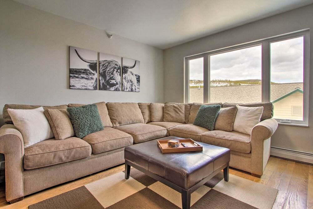 Cozy Montana Condo With Walk to Big Sky - Big Sky - Sala de estar