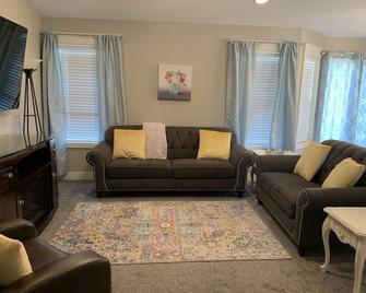 Jacki Lynn's Large Idaho Falls Home/10 beds!! - Idaho Falls - Olohuone